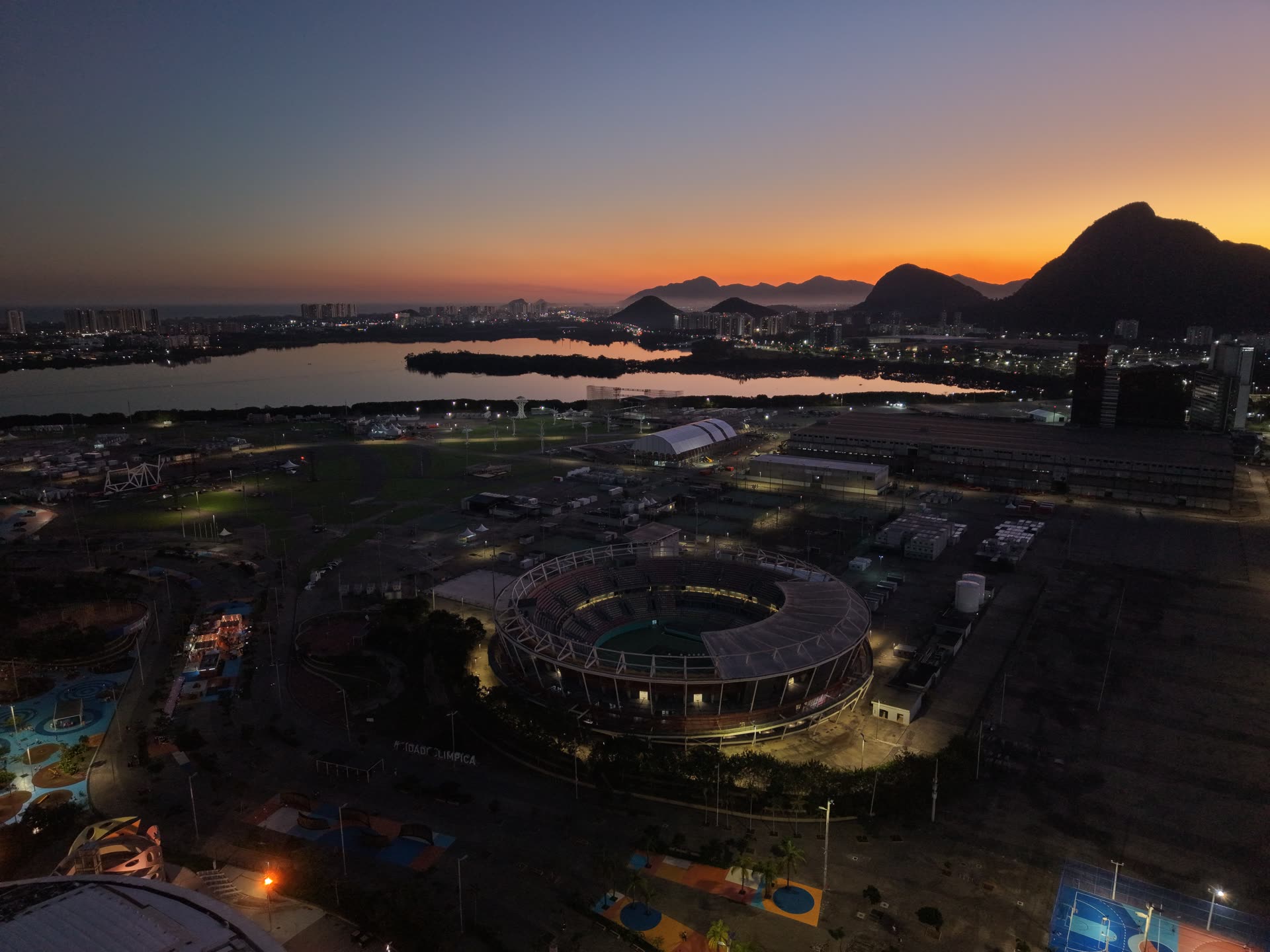 Vista aerea do Parque Olimpico ao entardecer