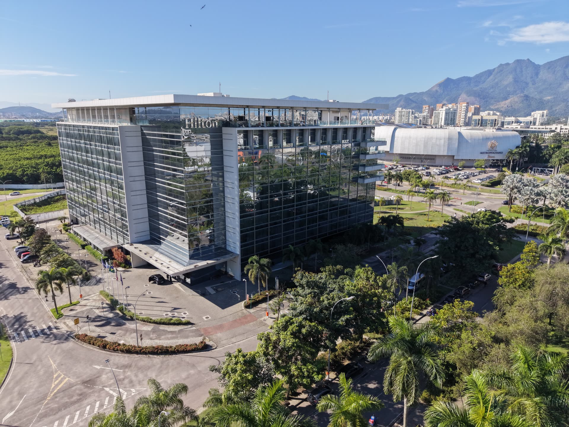 Filmagem aerea do Hilton na Barra da Tijuca